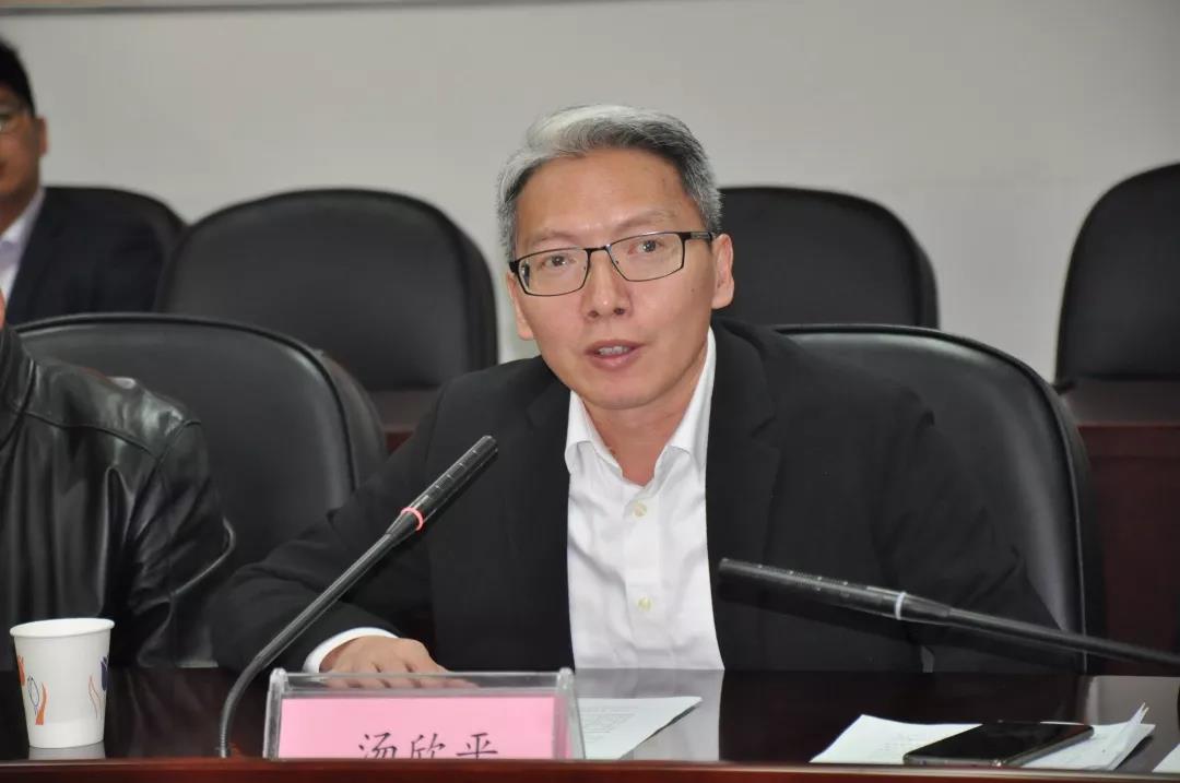 汤欣平：扮演好协调及组织者的角色。